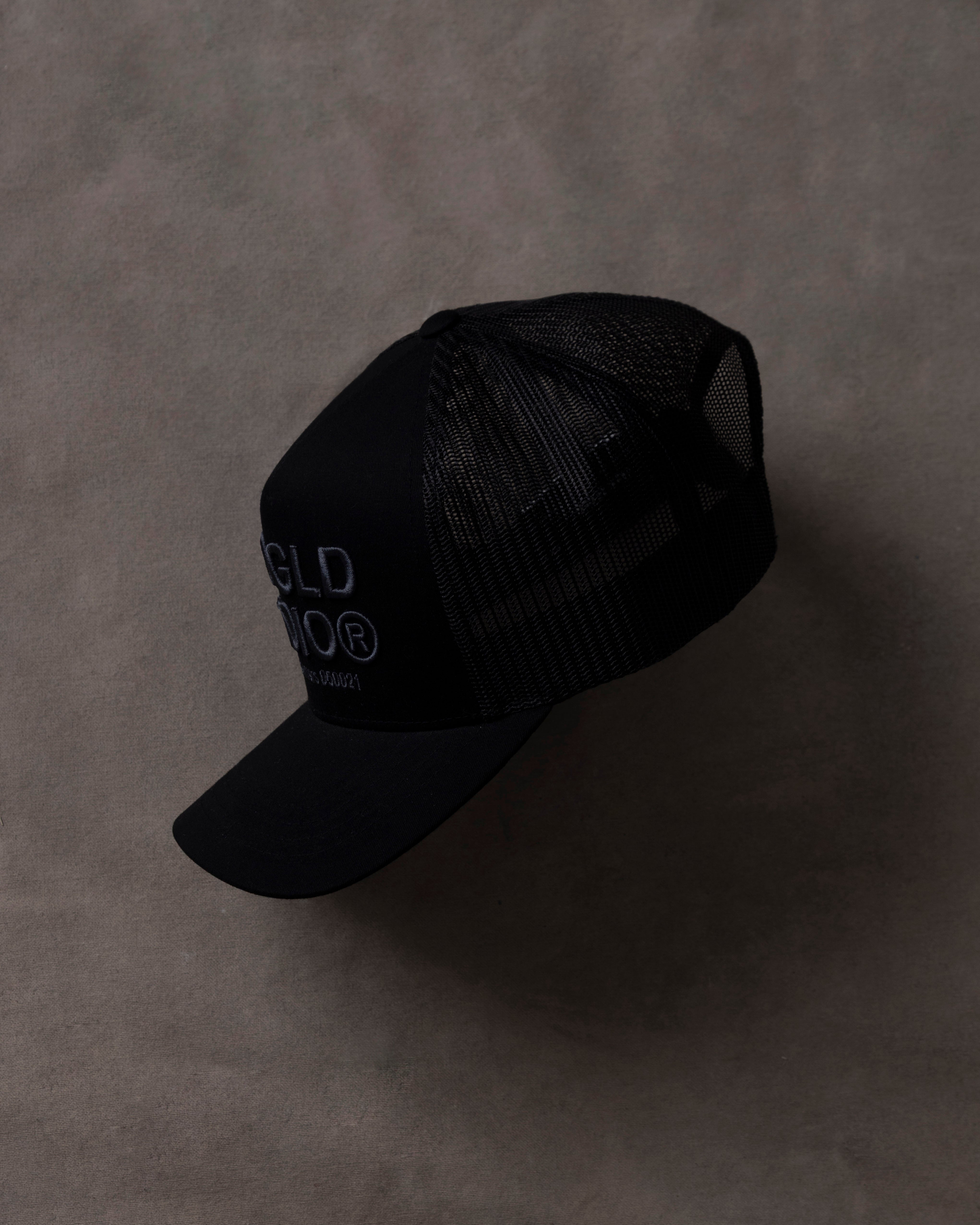 Basics UNDGLD STUDIO Trucker Cap Black