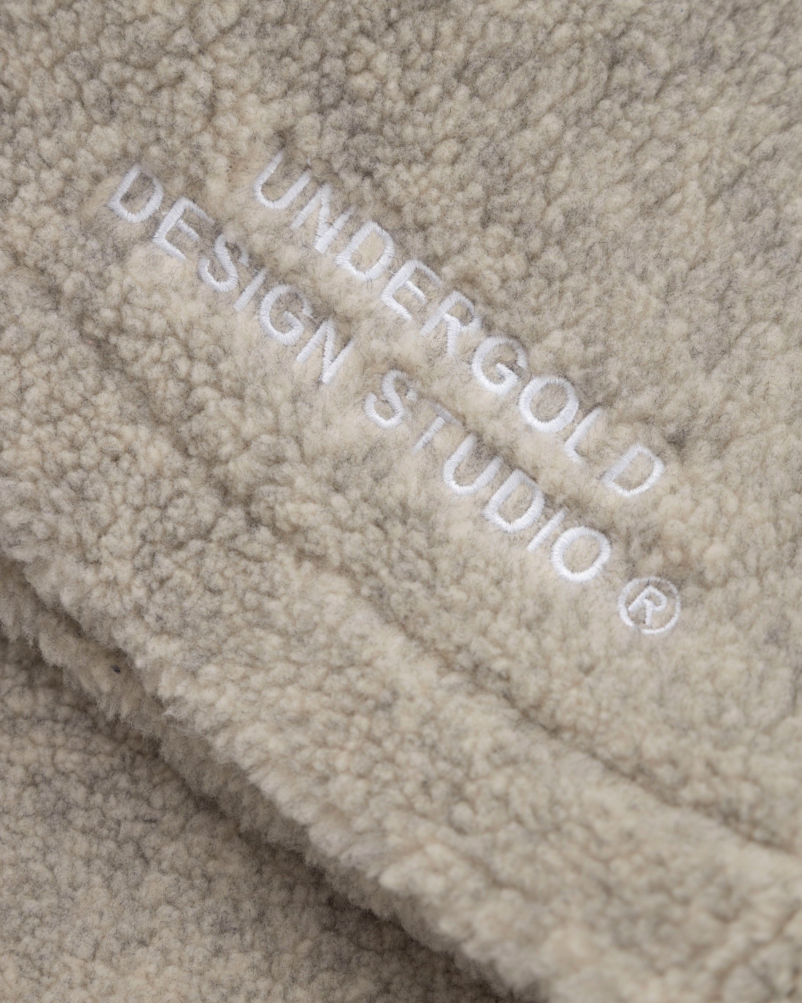 Basics Undergold Design Studio Fleece Short Gray