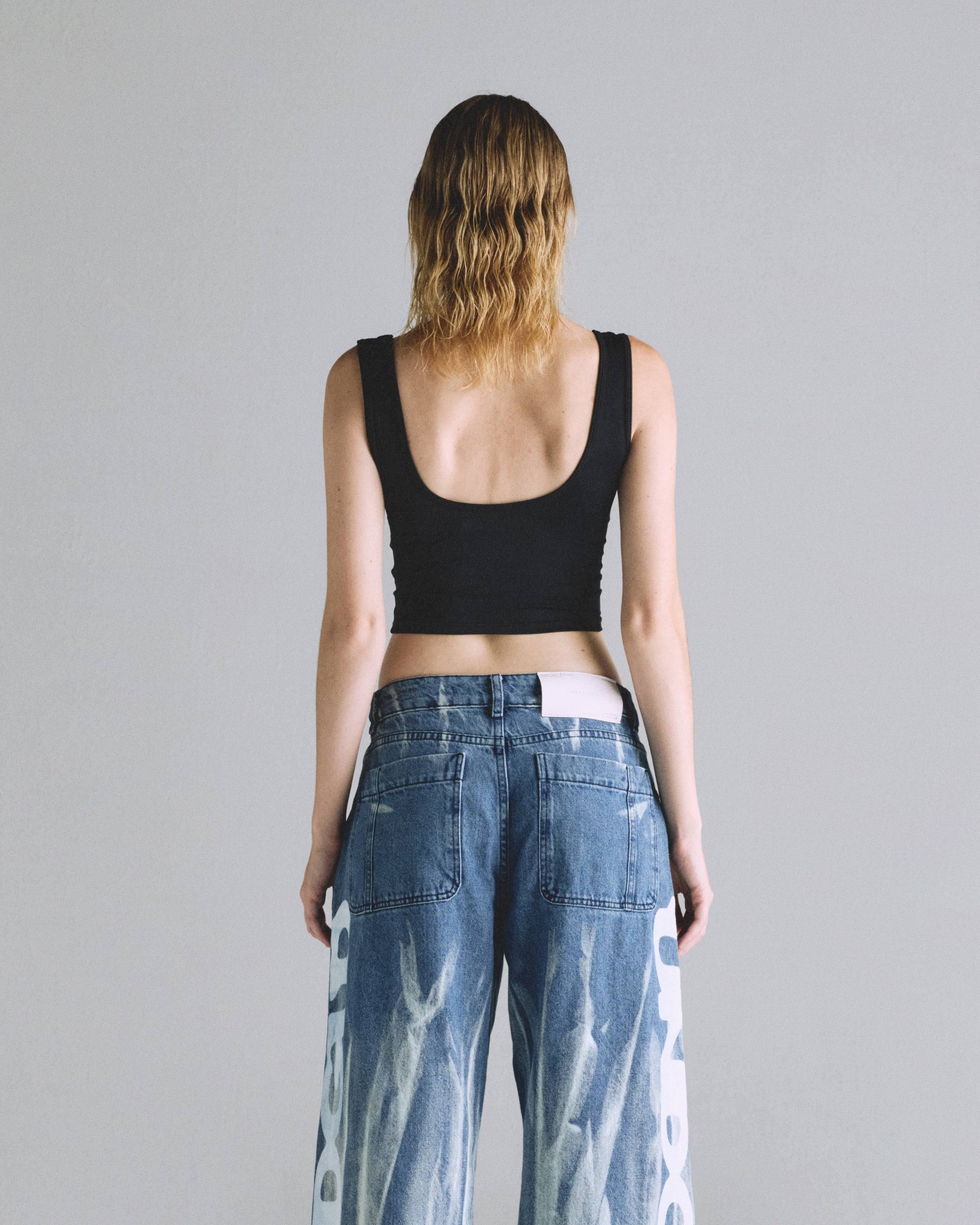 Basics Undergold Studio Cut Out Tee Black