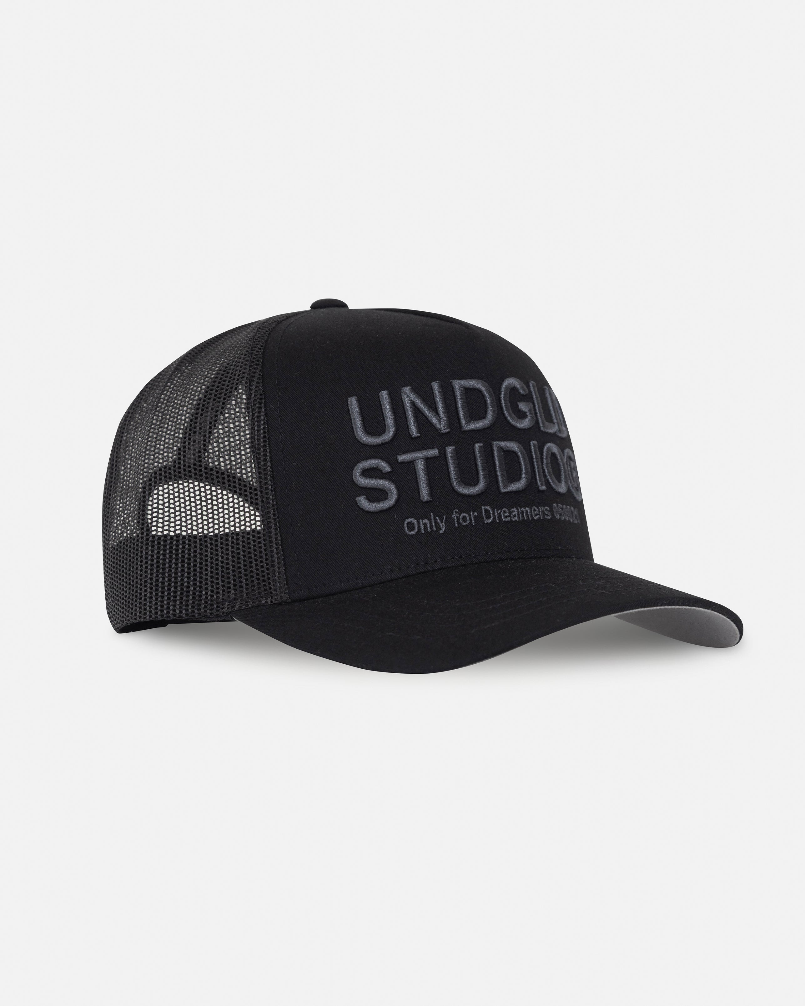 Basics UNDGLD STUDIO Trucker Cap Black