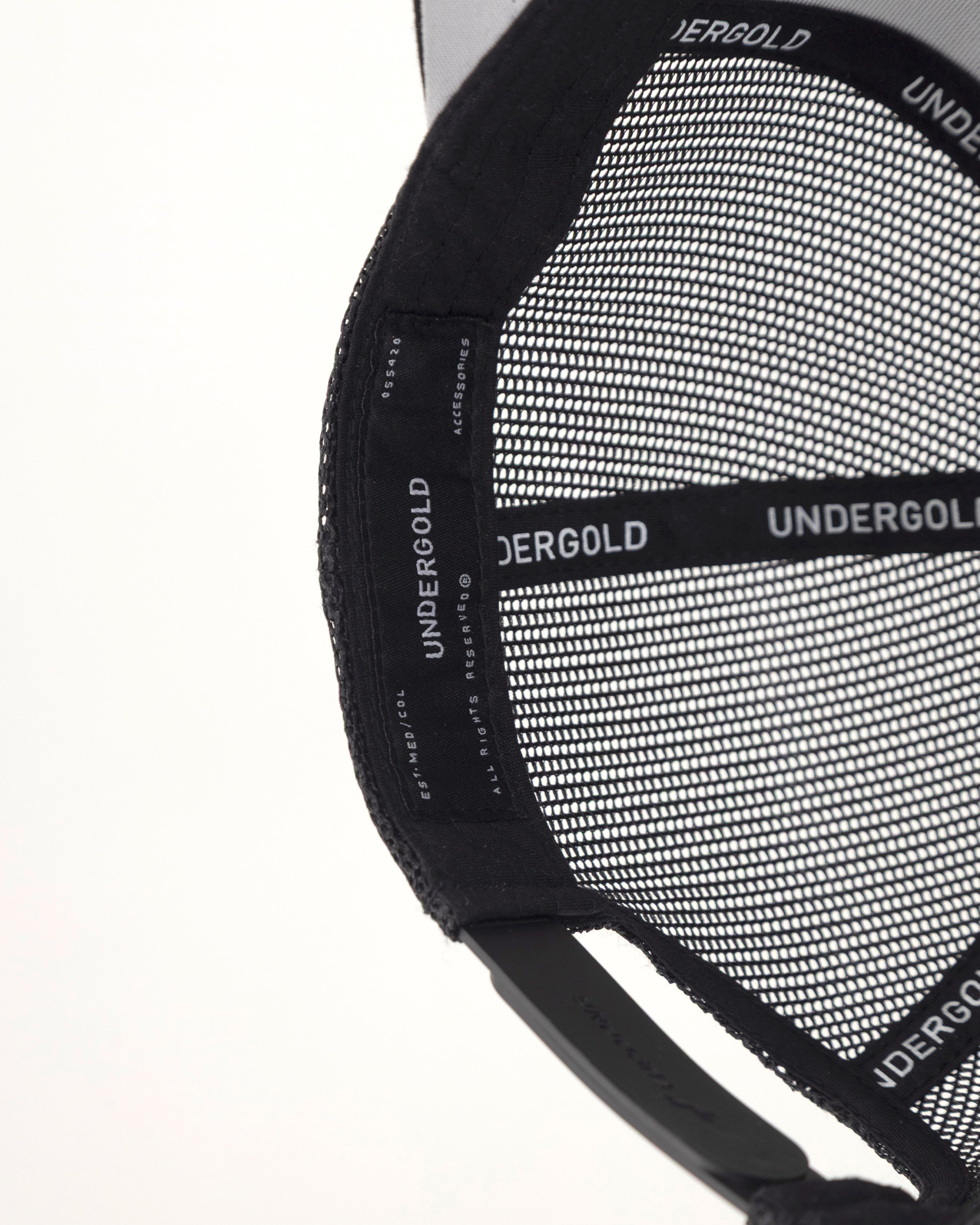 Basics UNDGLD STUDIO Trucker Cap Black