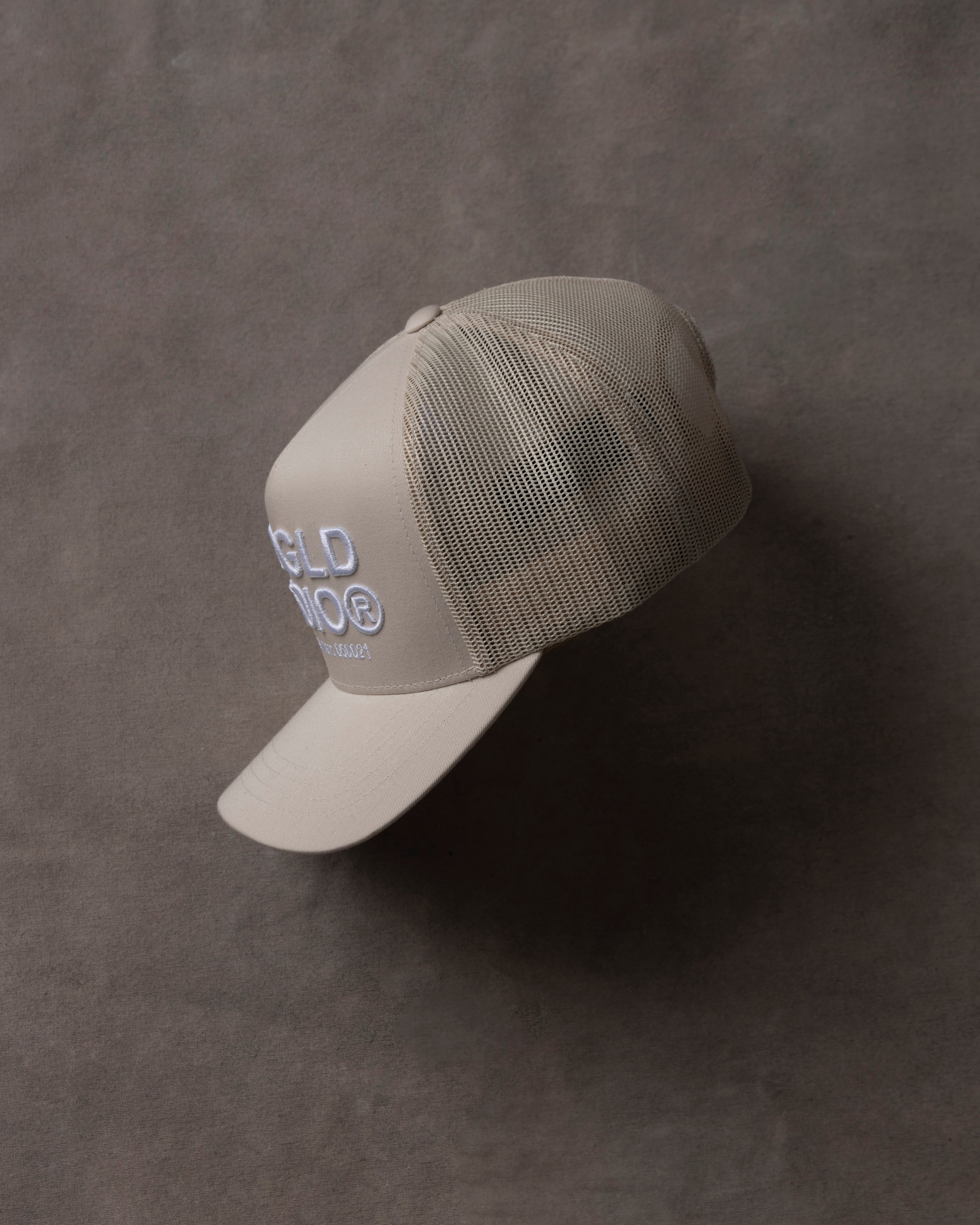Basics UNDGLD STUDIO Trucker Cap Bone