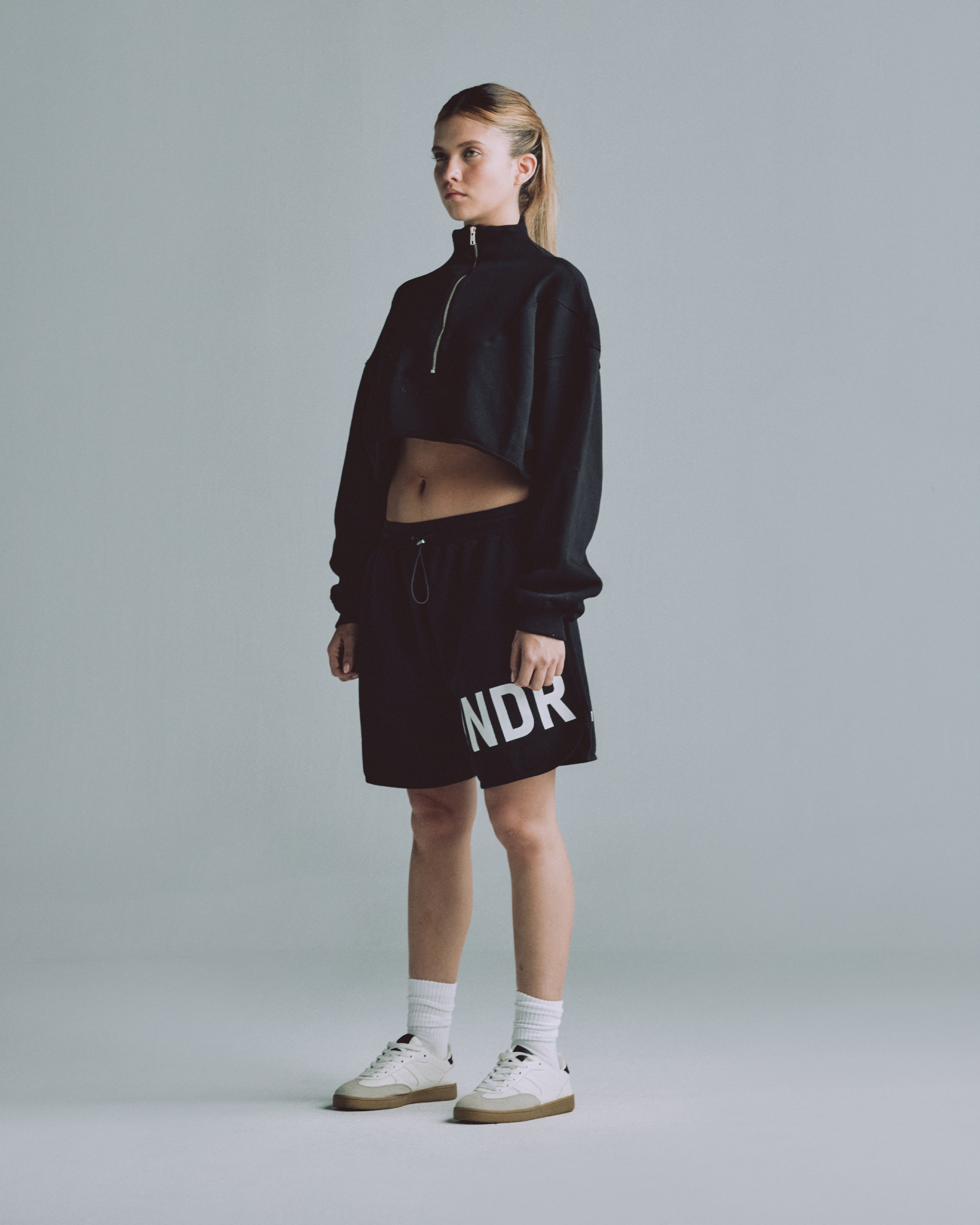 Line Logo Cropped Zip up Crewneck Black
