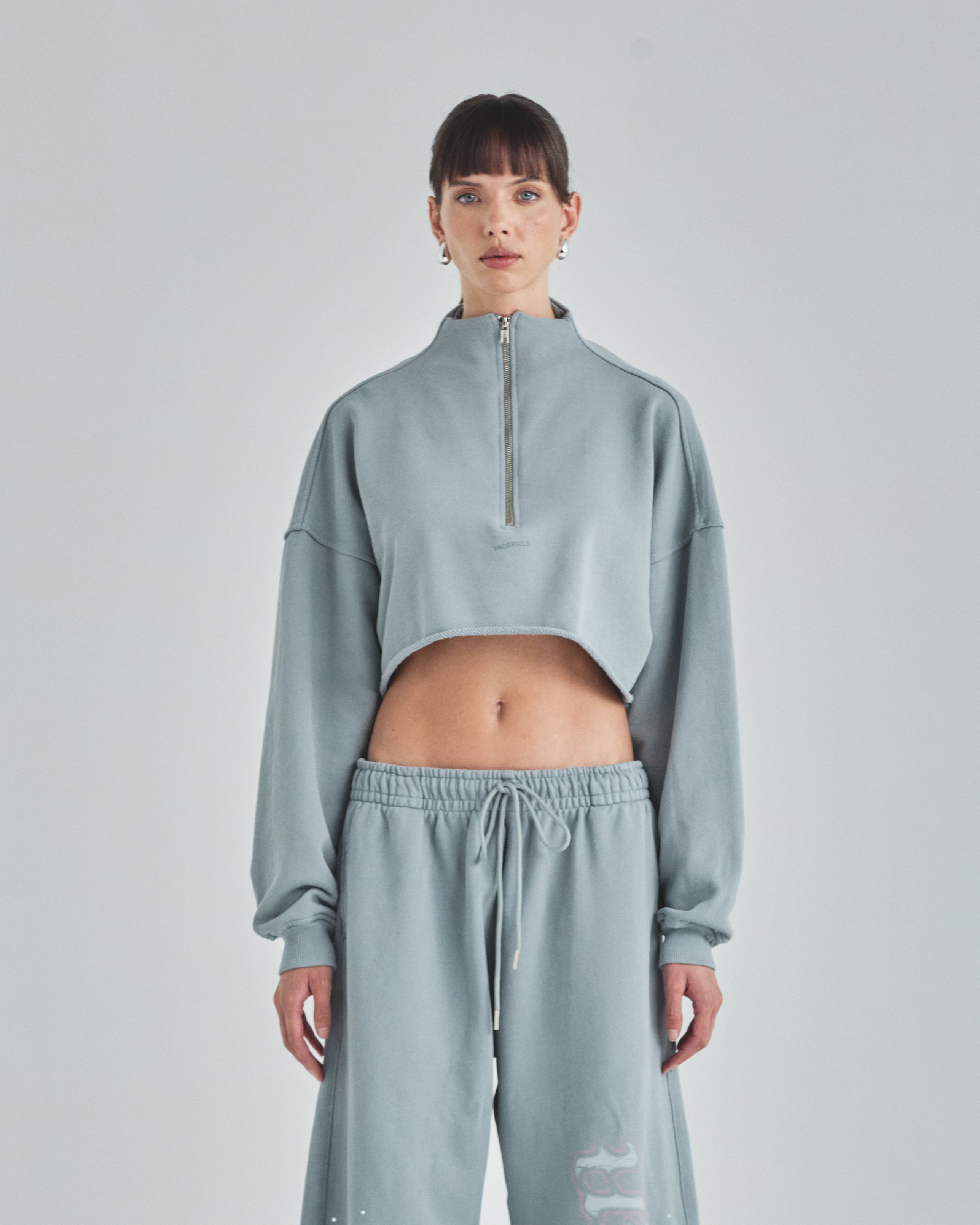 W Act 1 UNDGLD Crewneck Light Gray