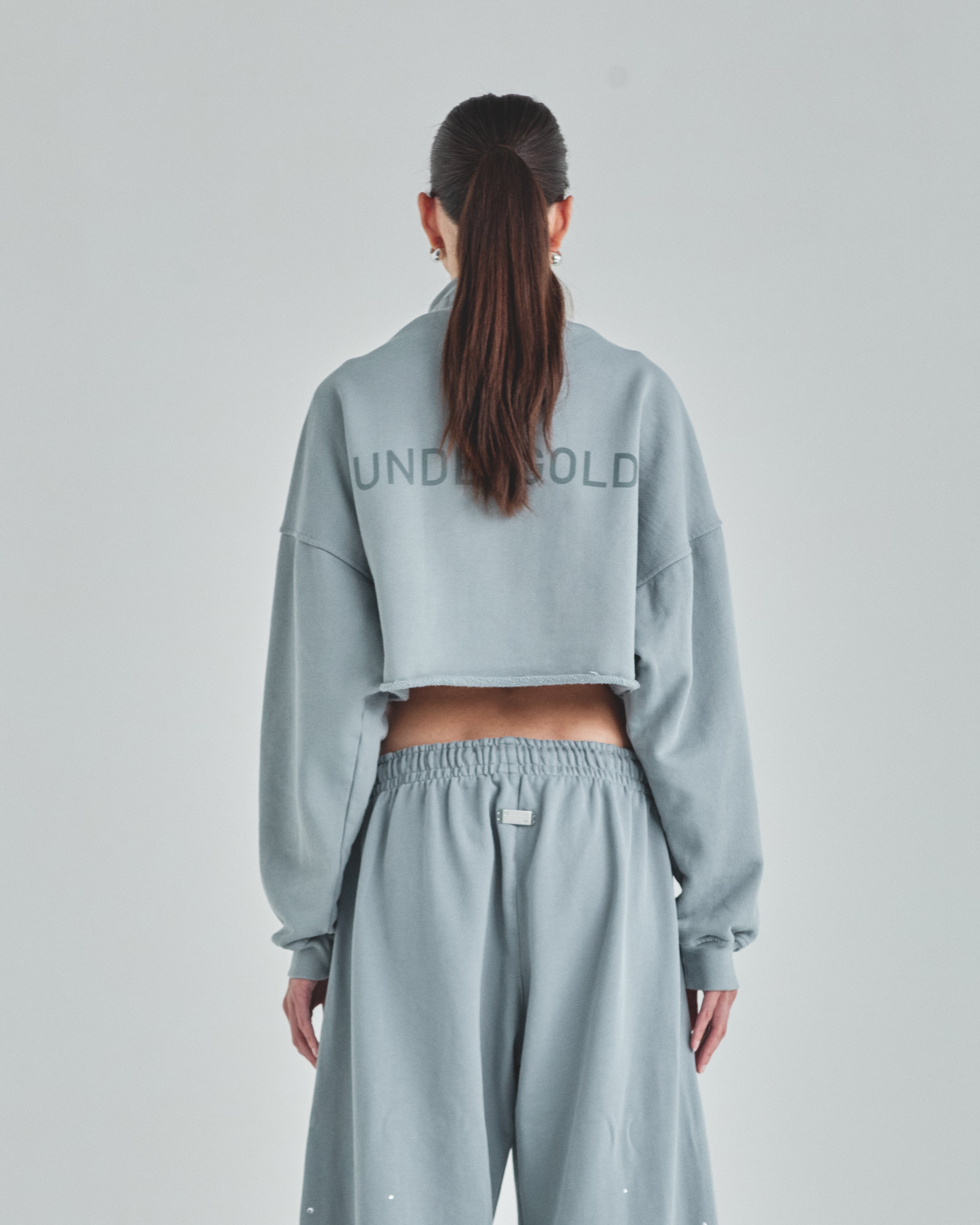 W Act 1 UNDGLD Crewneck Light Gray