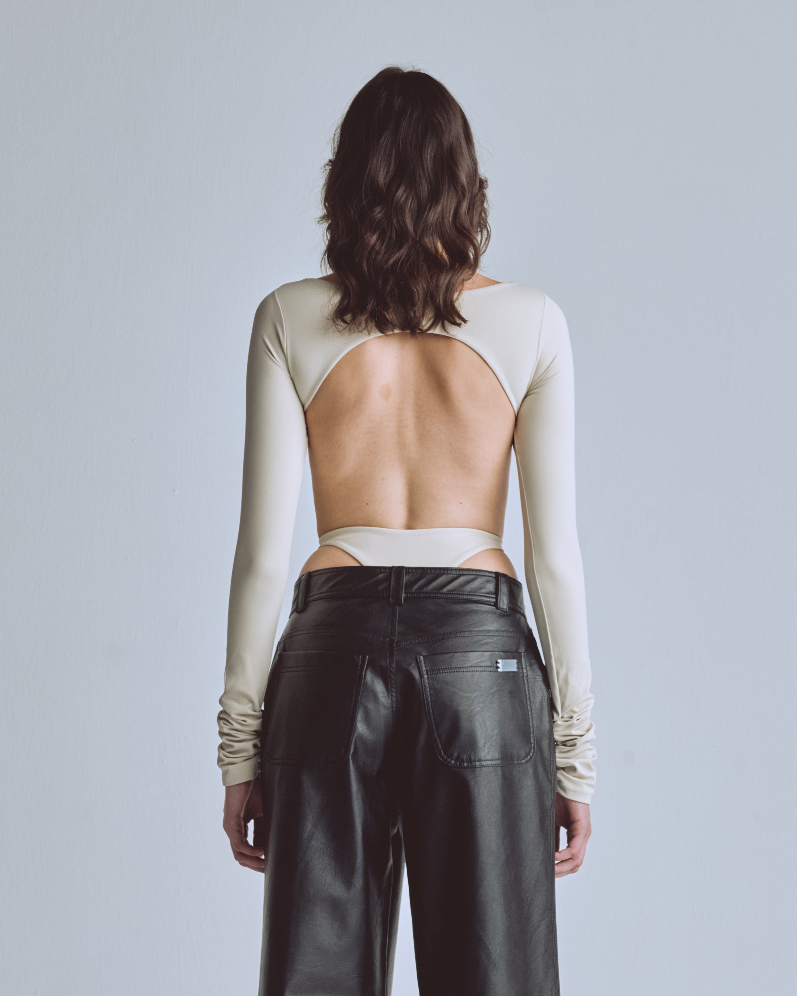 Basics Undergold Studio Backless Long Sleeve Body Cream