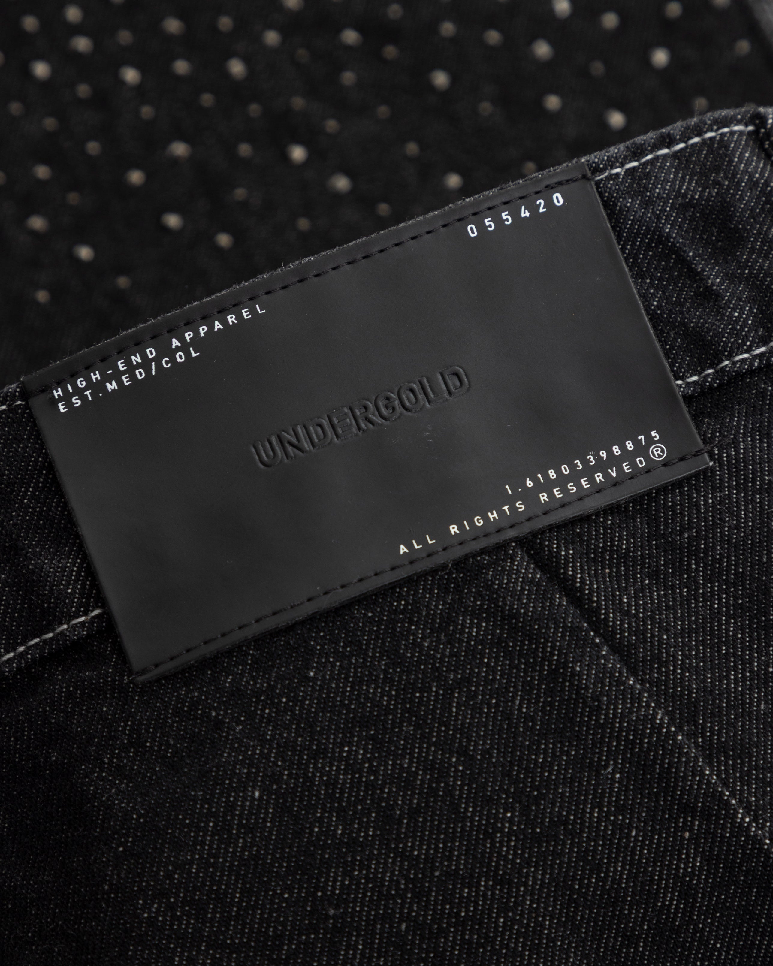 Basics UNDRGLD Jorts Black