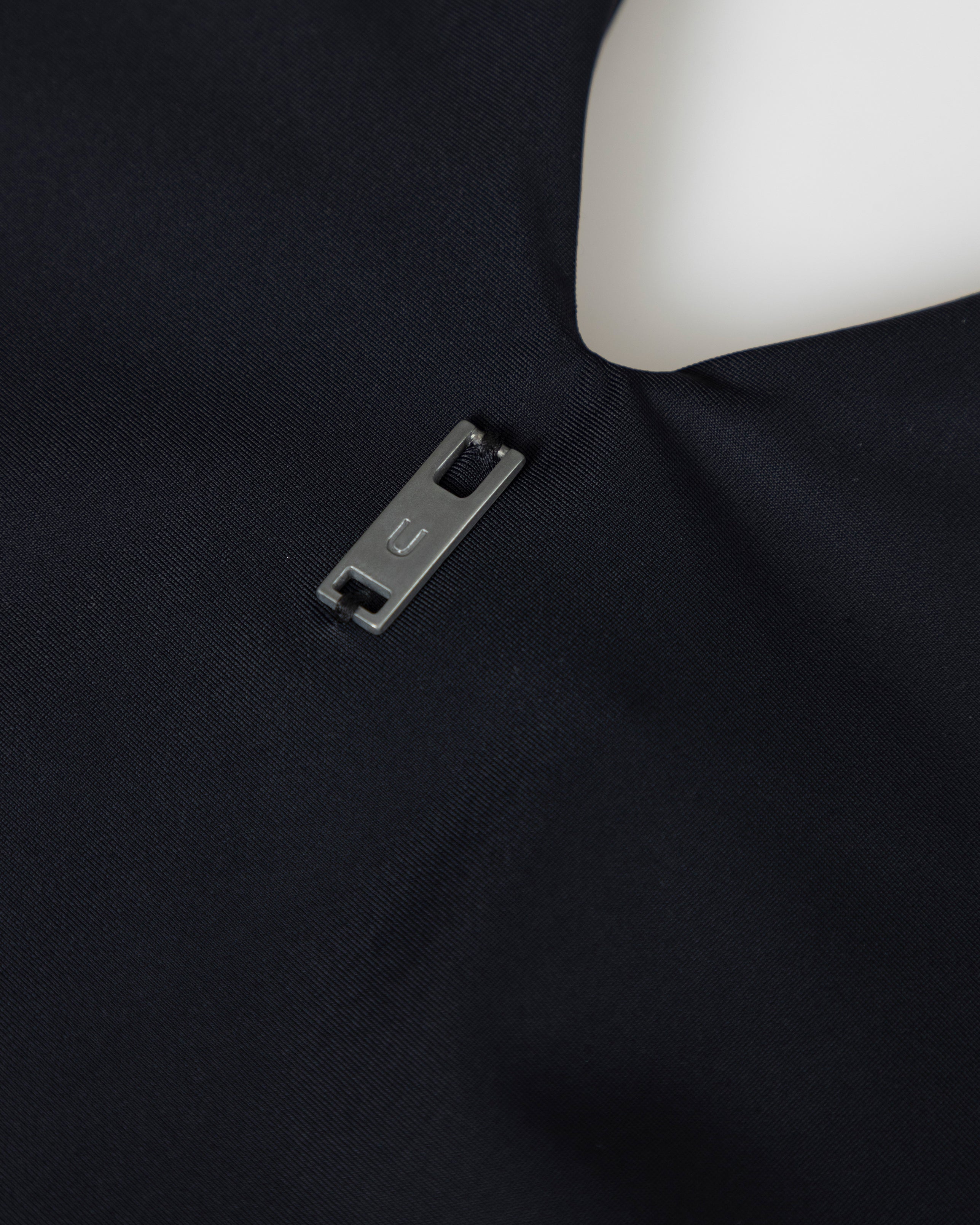Line Basic V Neck Body Black