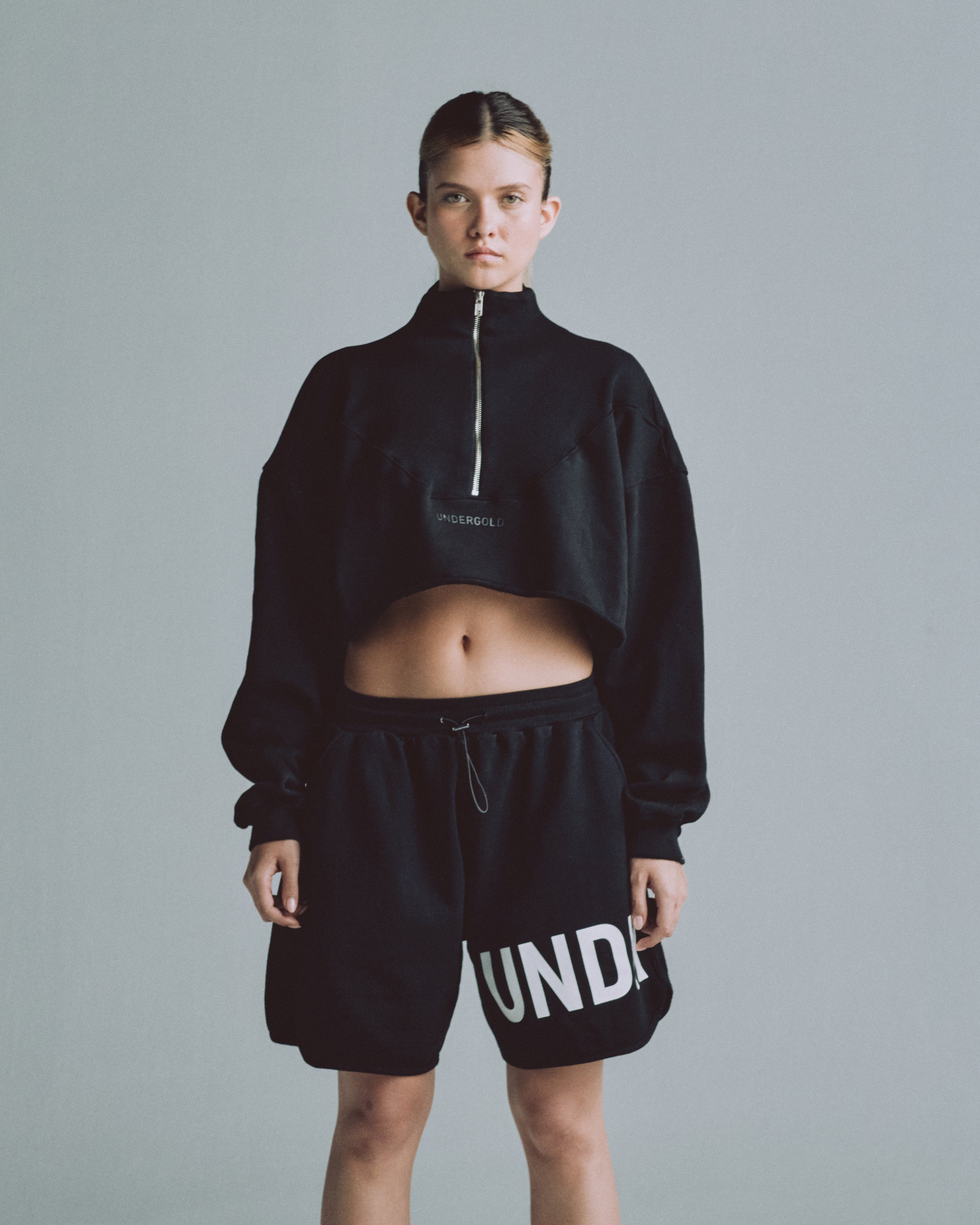 Line Logo Cropped Zip up Crewneck Black
