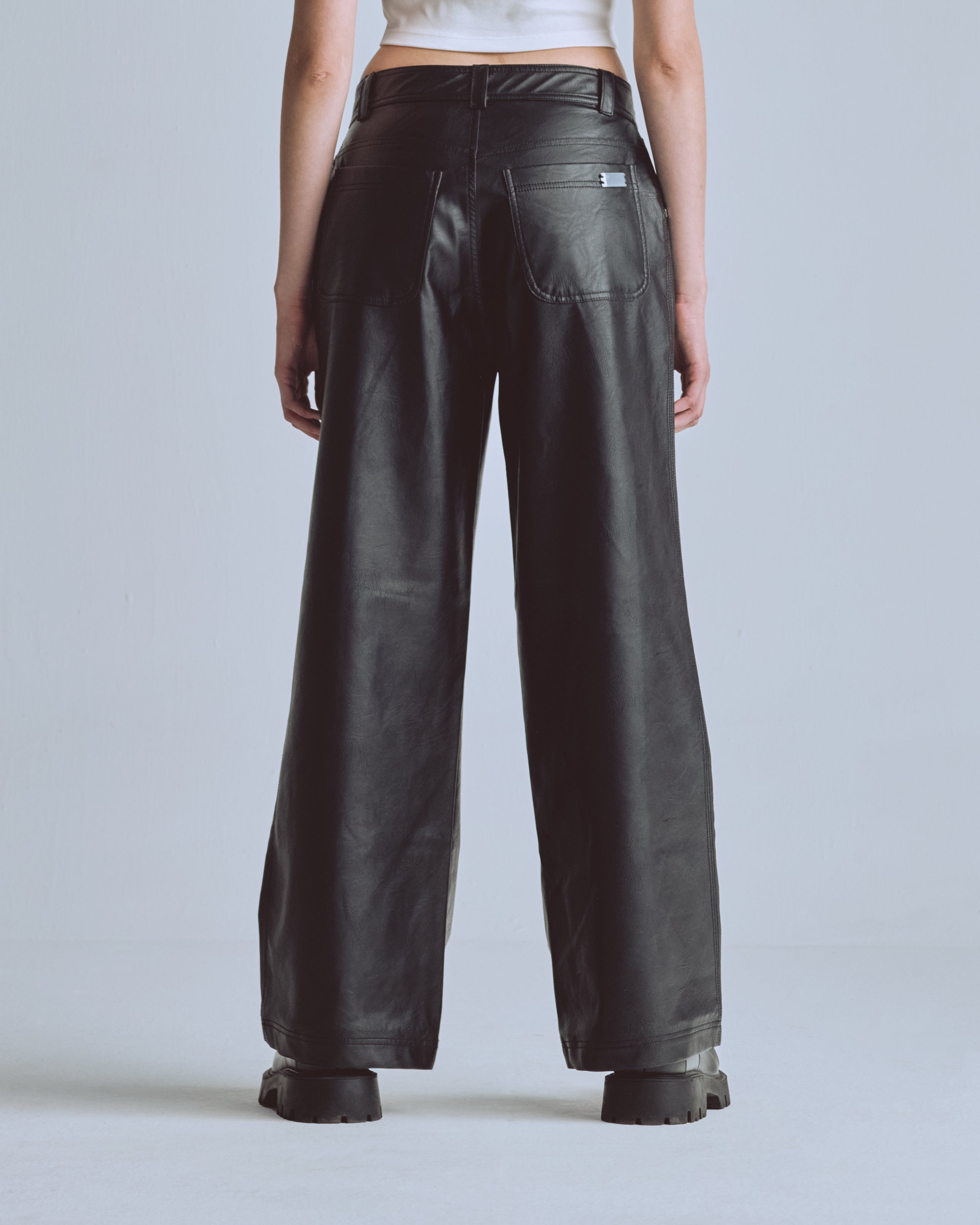W Capsule Basic Pleather Wide Jeans Black
