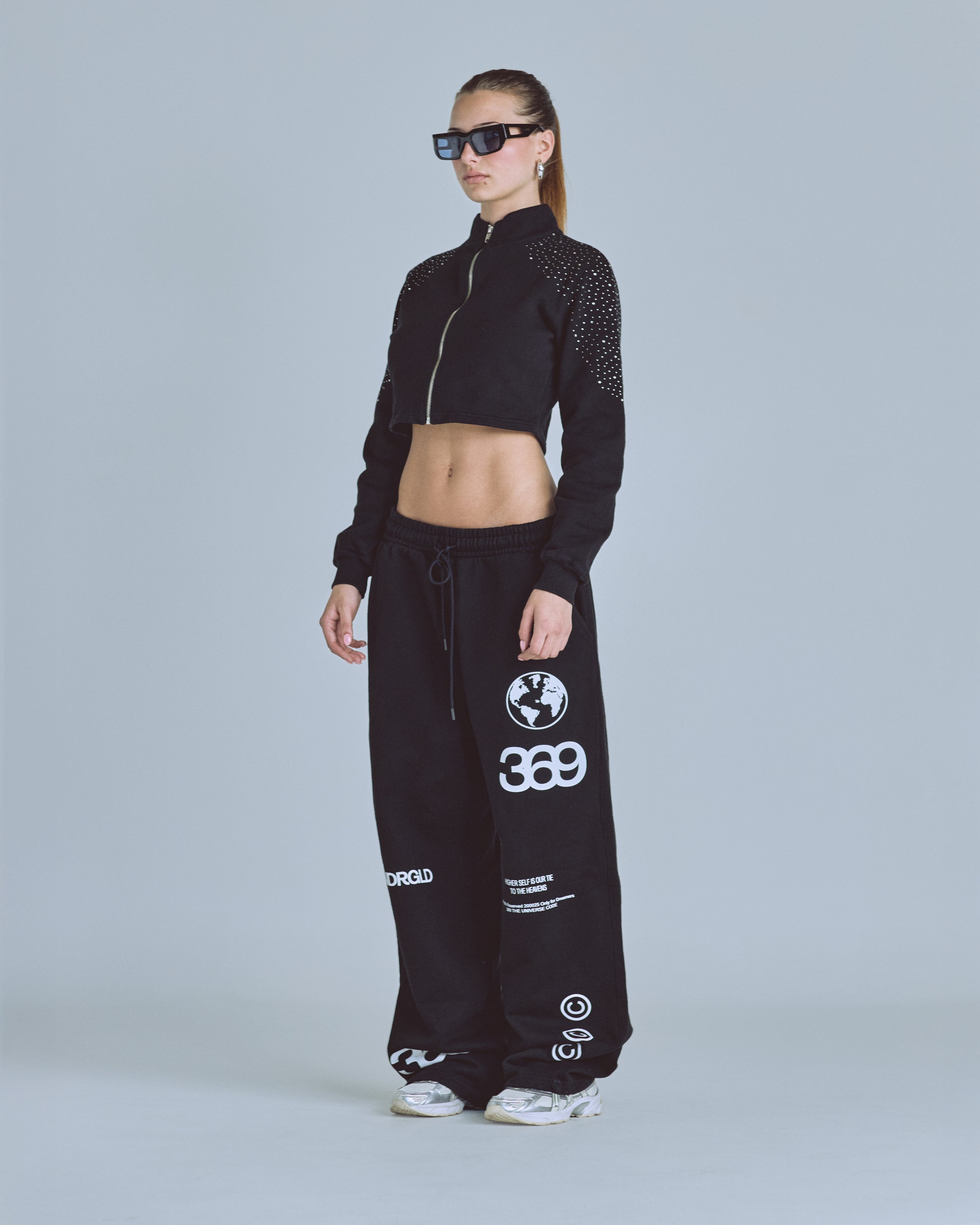 W Golden Heritage Slim Fit Zip Up Pearled Cropped Crewneck Black