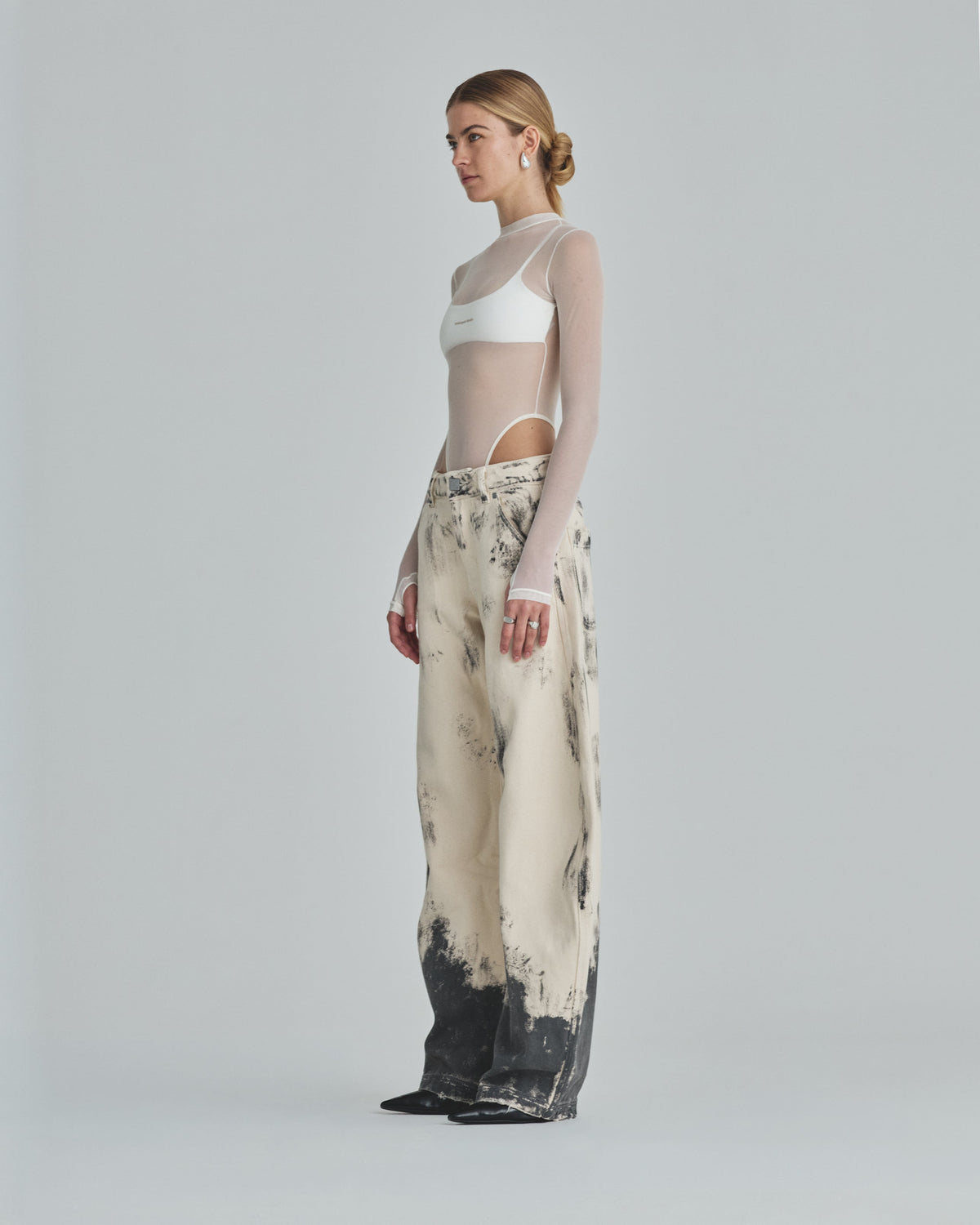 W Revelation Basic Barrel Jean Mud Bone